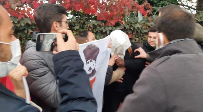 Amerikan askerlerinin başına çuval geçirdiler