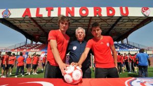 Ünlü Fransız gazetesinden Cengiz Ünder'e özel sayfalar