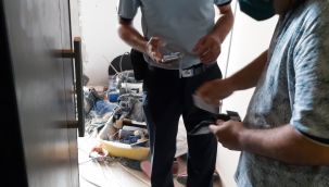 Urla'da belediye zabıtası evinde ölü bulundu