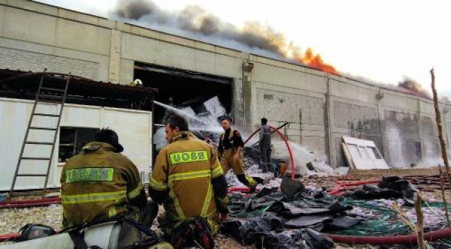 Uşak'ta fabrika yangını