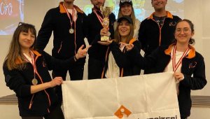 Yelken de 'İzmir Ekonomi' imzası