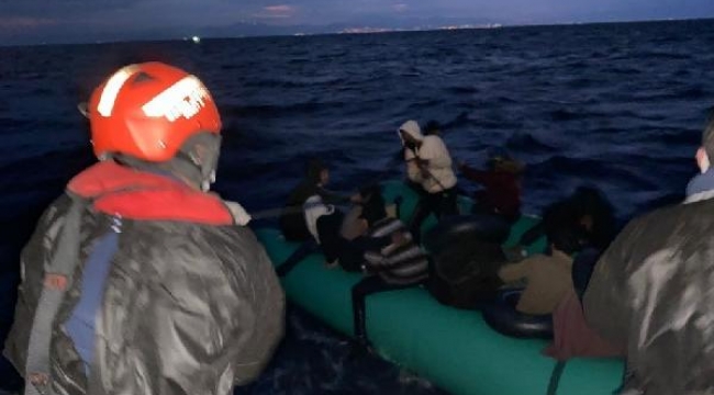 Yunan adalarına geçmek isteyen kaçak göçmenler İzmir'de kurtarıldı 