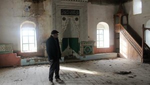 135 yıllık ahşap minareye sahip çıkıyorlar