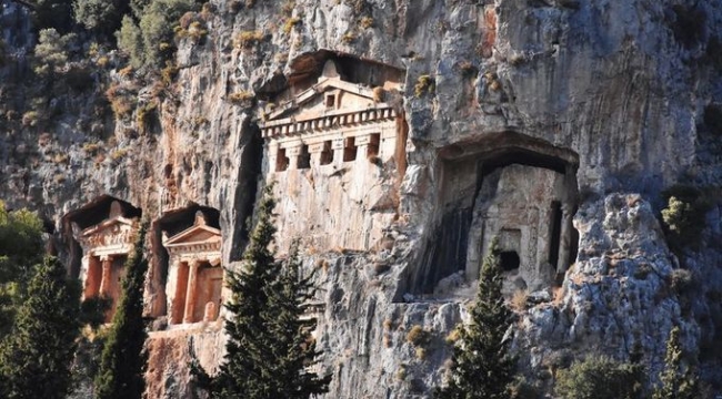 2 bin 400 yıllık kaya mezarları korumaya alınıyor