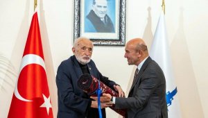 20 bin parçalık Atatürk fotoğraflarını bağışladı