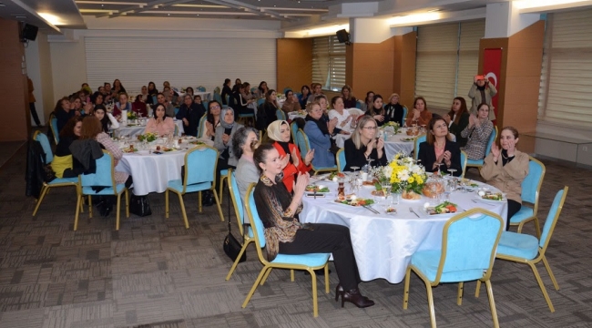 AK Parti İzmir Kadın Kolları'ndan 5 Aralık buluşması