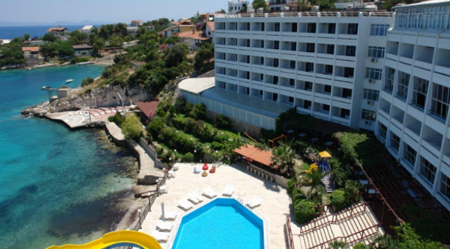 "AK Partili başkan tesettür otelini içkiliye çevirdi"