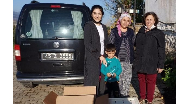 Alaşehir'de dezavantajlı çocuklara oyun sandığı