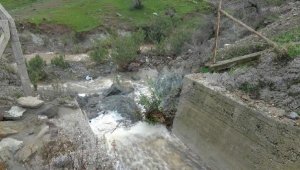 "Ayvalık'ta madenden dereye atık karışıyor!"