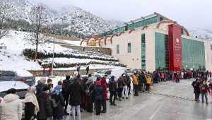 Bağbaşı Yaylası'nda kar kuyruğu