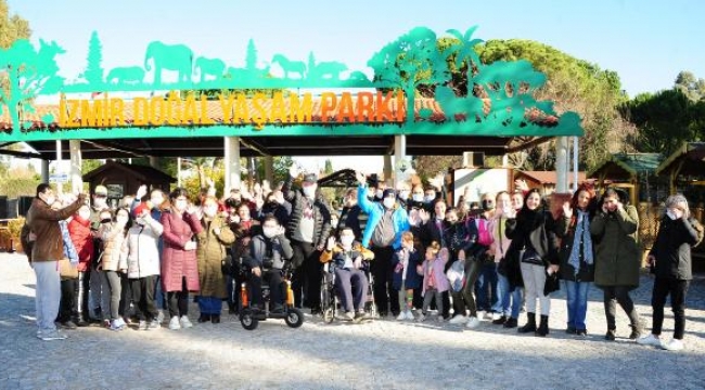 Balçovalı engelli çocuklar doğal yaşam parkını gezdi