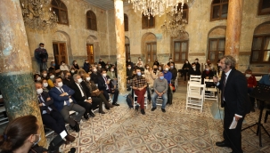 Batur: Bu tablo Konak'ın zenginliği