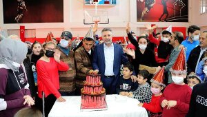 Bayraklı'da engelli sporculara özel yeni yıl kutlaması