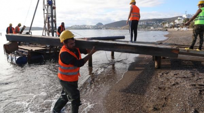 Bodrum'da kaçak iskeleler yıkılıyor