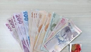 Çaldığı kredi kartıyla altın alıp alışveriş yaptı