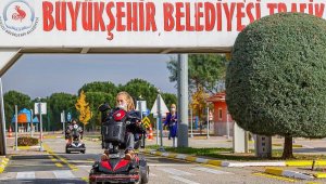 Çocuklar trafik kurallarını eğlenerek öğreniyorlar