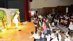 Didimli çocuklar tiyatroyla eğlendi