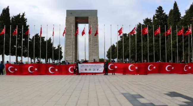 Down sendromlu çocuklar, 21 metrelik Türk bayrağı açtı