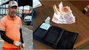 Düşürülen cüzdanlar iyi ki bu işçiye denk geliyor!