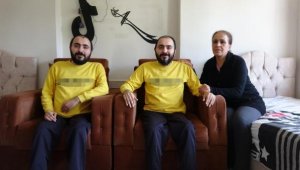 Engelli ikizleri türküler hayata bağlıyor