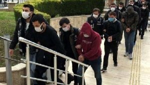 FETÖ'cüleri yurtdışına kaçıran şebekesi çökertildi