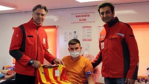 Göztepeli taraftarlardan 1925 ünite kan bağışı