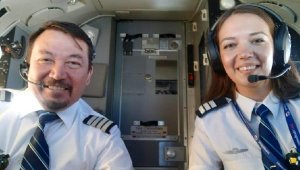 Hayali gerçek oldu, babasıyla aynı kokpitte uçtu