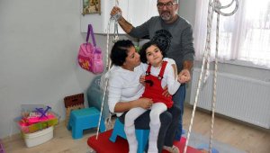 İkinci kattan düşen Feride, hayata tutundu