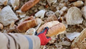 İsraf! Günde 15 milyon liralık ekmek çöpe gidiyor