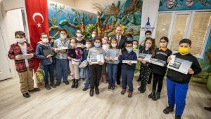 İzmir Büyükşehir Belediyesi 900 öğrenciye tablet dağıtacak