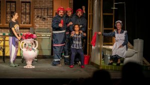 İzmir Şehir Tiyatroları ikinci oyunu ile seyirci karşısında