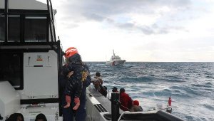 İzmir'de göçmen teknesi battı; 2 kişi öldü