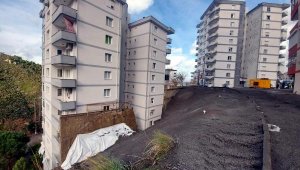 İzmir'de istinat duvarının çöktüğü bölgede püskürtme beton çalışması