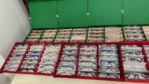 İzmir'de kaçak gözlük ve çerçevesi ele geçirildi