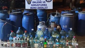 İzmir'de kaçak içki operasyonu: 2 gözaltı
