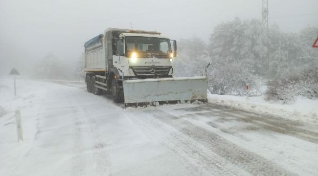 İzmir'de karla kapanan köy yolları tek tek açılıyor