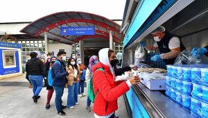İzmir'de öğrencilere her akşam sıcak yemek