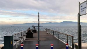 İzmir'in ahşap iskeleleri yenilendi