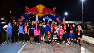 İzmirliler en uzun gecede koşacak, pedal çevirecek