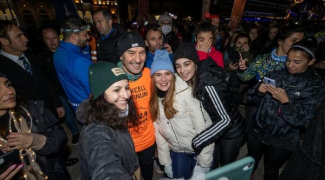 İzmirliler en uzun gecede koşup, pedal çevirdi