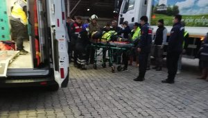 Köpeği severken çöp aracının altında kalıp öldü