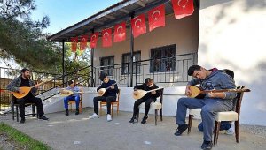 Köy çocukları müzikle hayallerine kavuştu