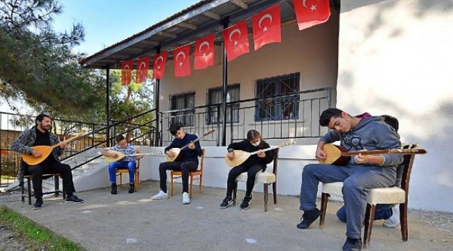 Köy çocukları müzikle hayallerine kavuştu