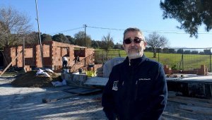 Kuşadası Belediyesi hasta ve sahipsiz kediler için tedavi ünitesi yapıyor