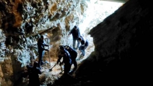 Kuşadası'nda toprak çöktü, bir işçi altında kaldı