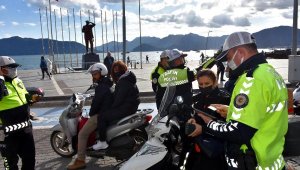 Marmaris'te kasksız motosiklet sürücülerine ceza yağdı 