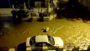 Marmaris'te sel nedeniyle 2 evi su bastı