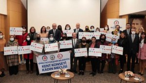 Mikrokredi ofisinden kadınlara destek