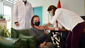 Perihan Savaş, 4'üncü aşısını oldu