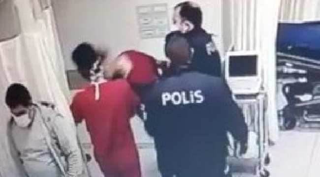 Polislerin yanında doktora kafa attı!